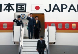 Abe greets Chinese, S. Korean leaders for first time at G-20 summit